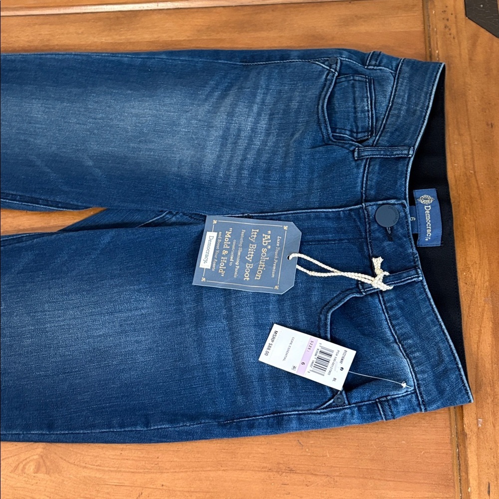Democracy NWT Absolution Itty Bitty Boot Jeans Size 6 - Picture 4 of 14